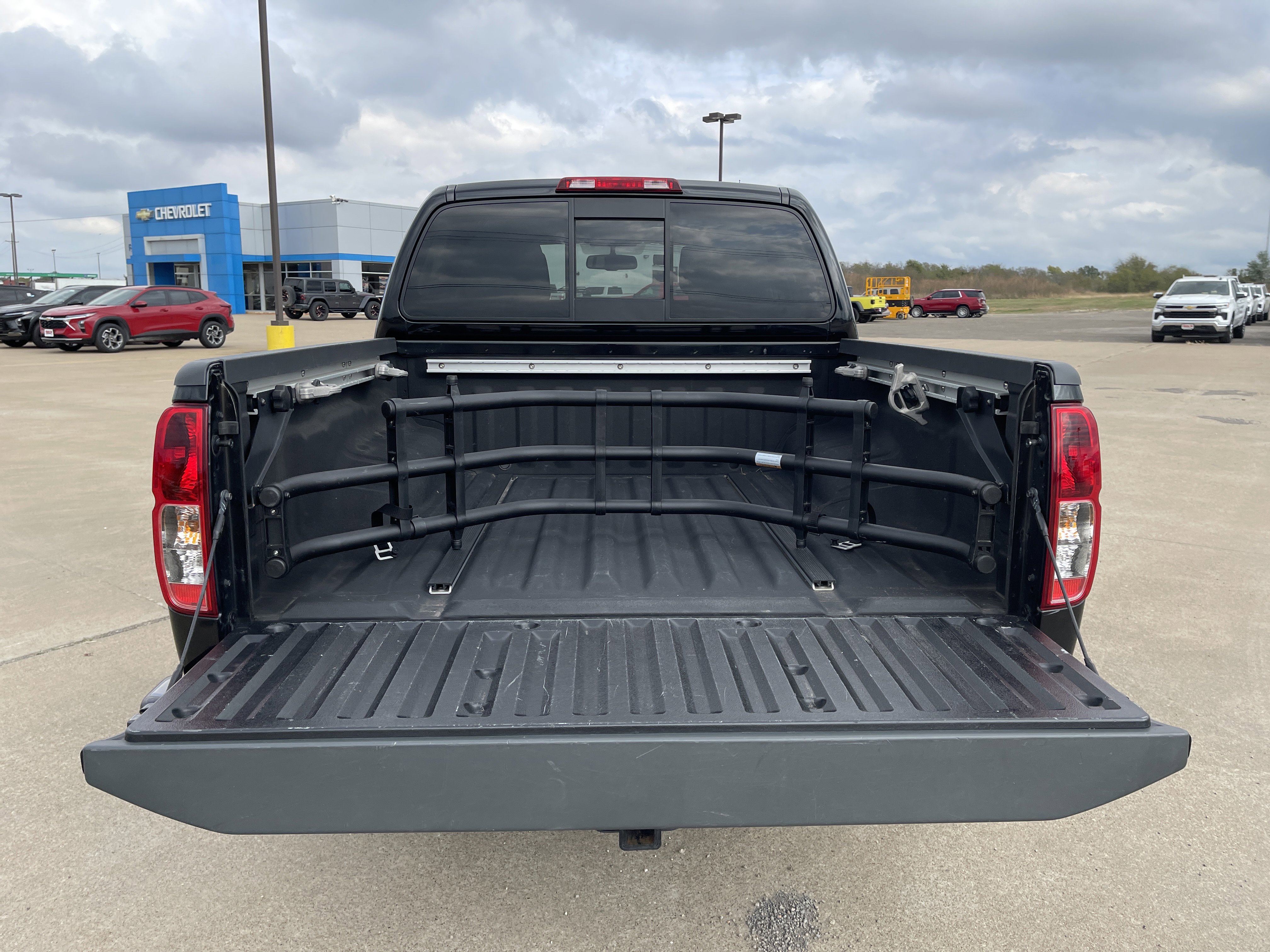 Used 2020 Nissan Frontier SV w/ Midnight Edition Floor Mats image 13