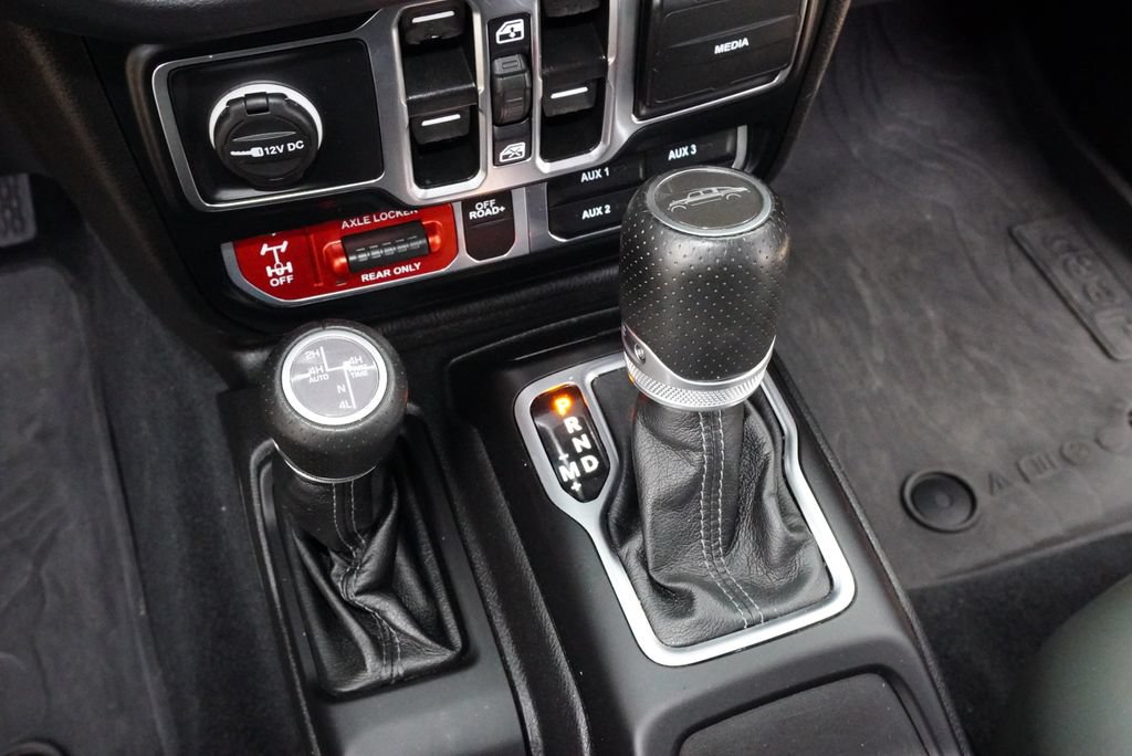 Used 2024 Jeep Gladiator Mojave AWD/4WD image 16