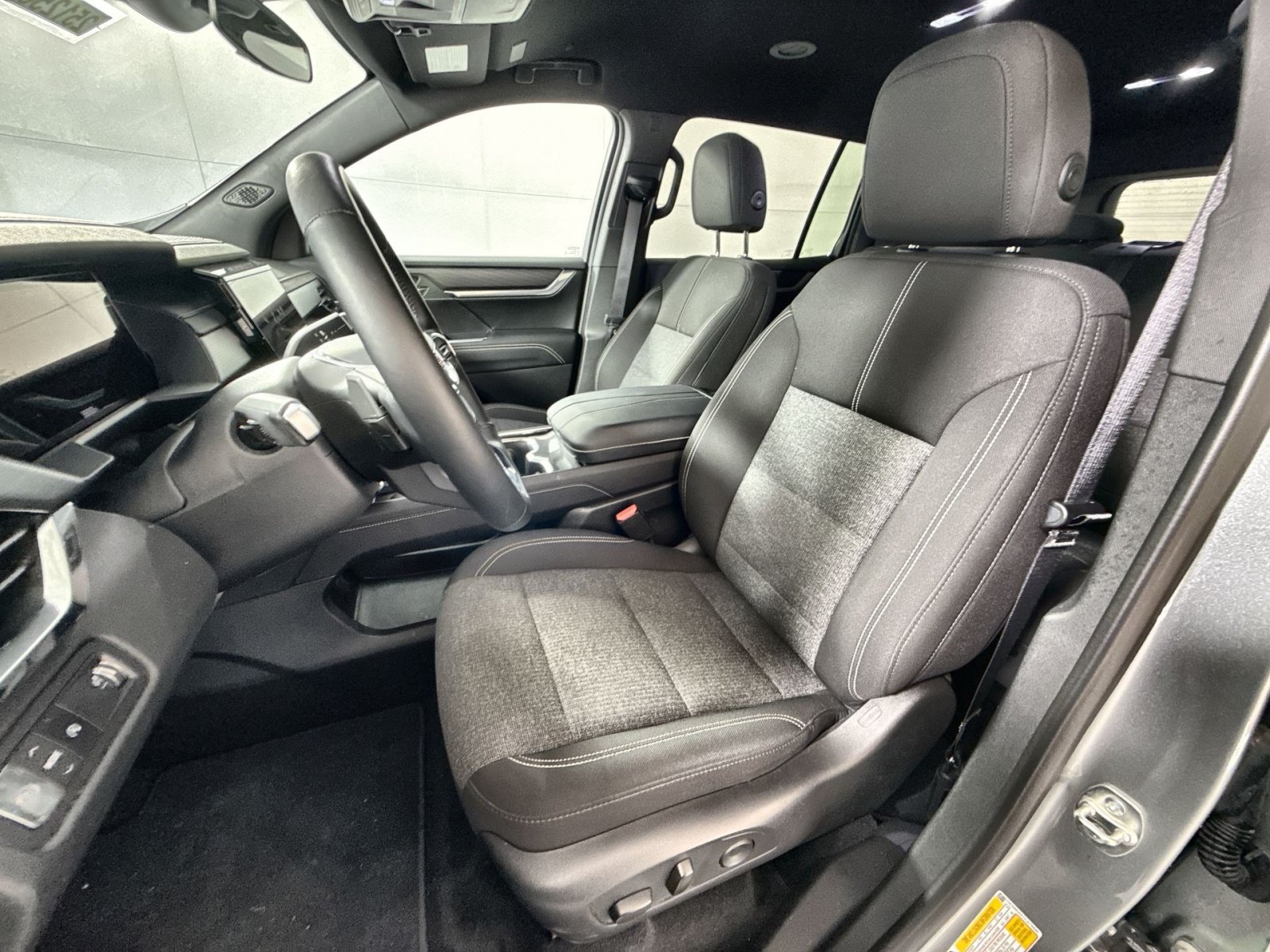 New 2025 GMC Acadia Elevation FWD image 13