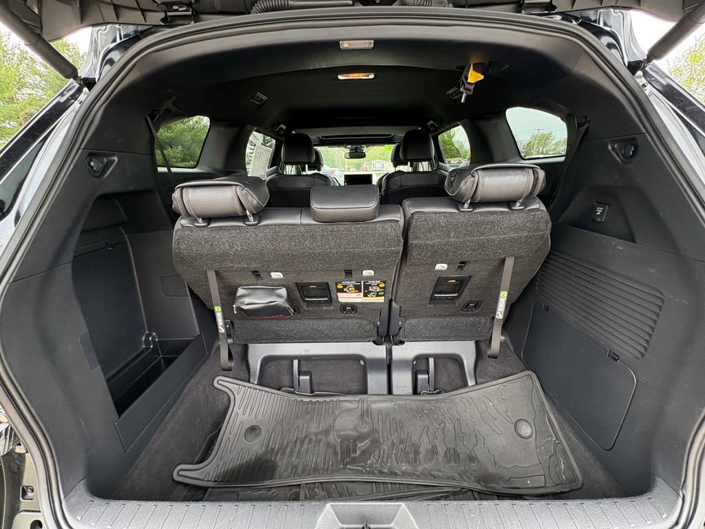 Used 2025 Toyota Sienna XLE Woodland Edition AWD/4WD image 23