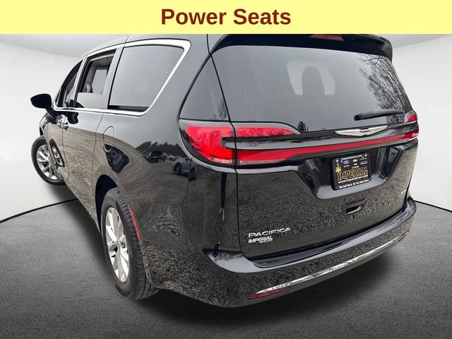 Used 2024 Chrysler Pacifica Touring-L image 10