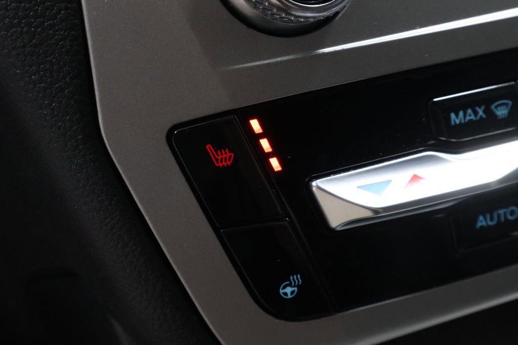 Certified 2022 Ford Explorer XLT w/ Equipment Group 202A image 4