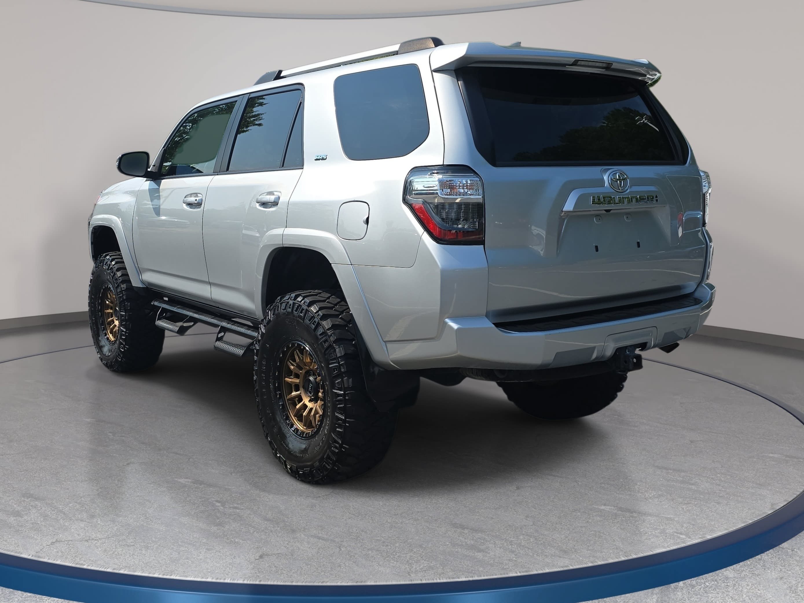 Used 2022 Toyota 4Runner SR5 Premium w/ Moonroof Package AWD/4WD image 7