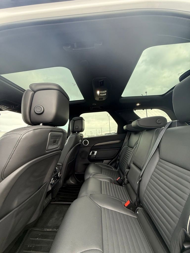 Used 2023 Land Rover Discovery Metropolitan Edition image 27