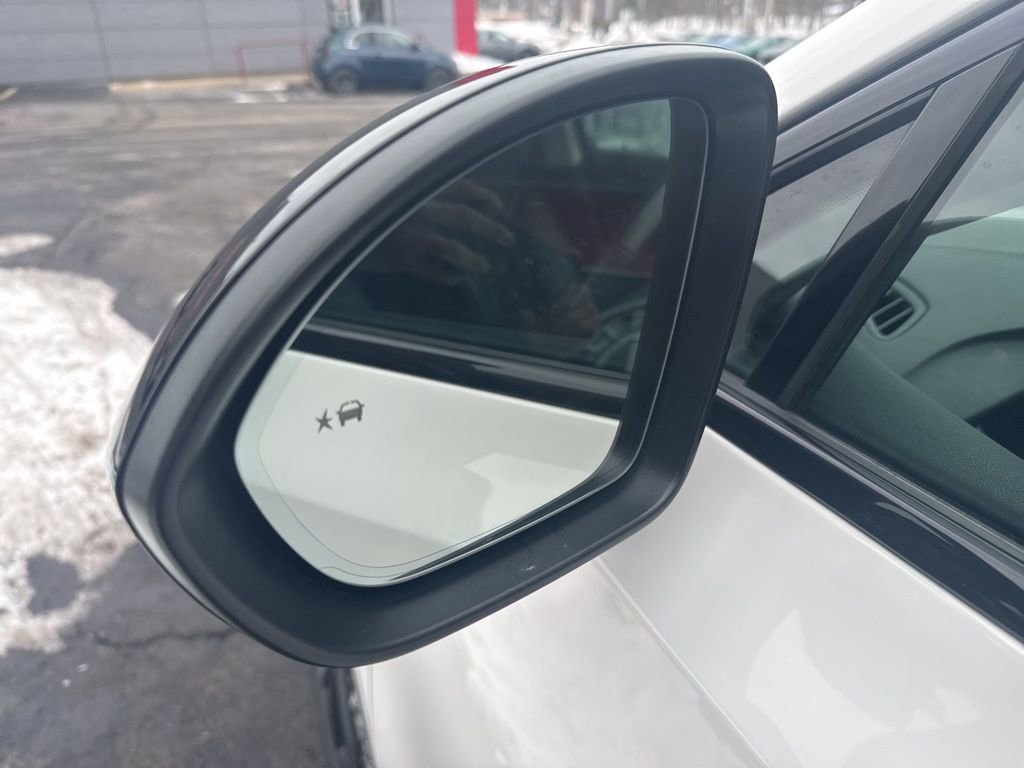 Used 2021 Buick Envision Essence w/ Sport Touring Package image 17