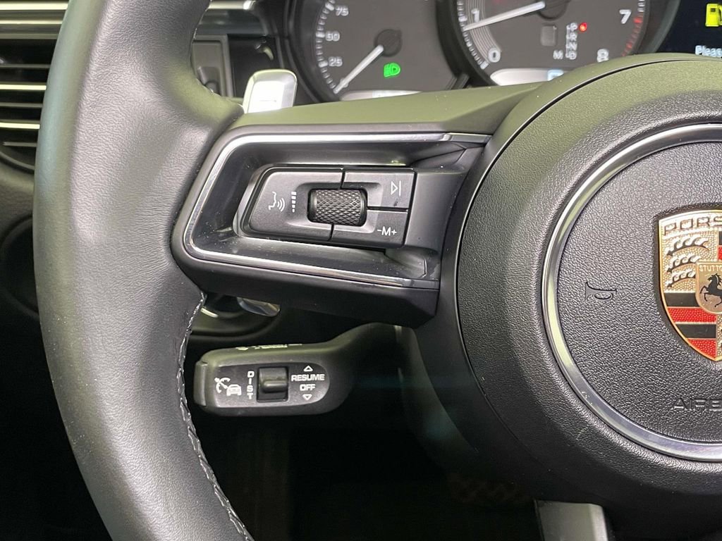 Certified 2025 Porsche Macan image 40