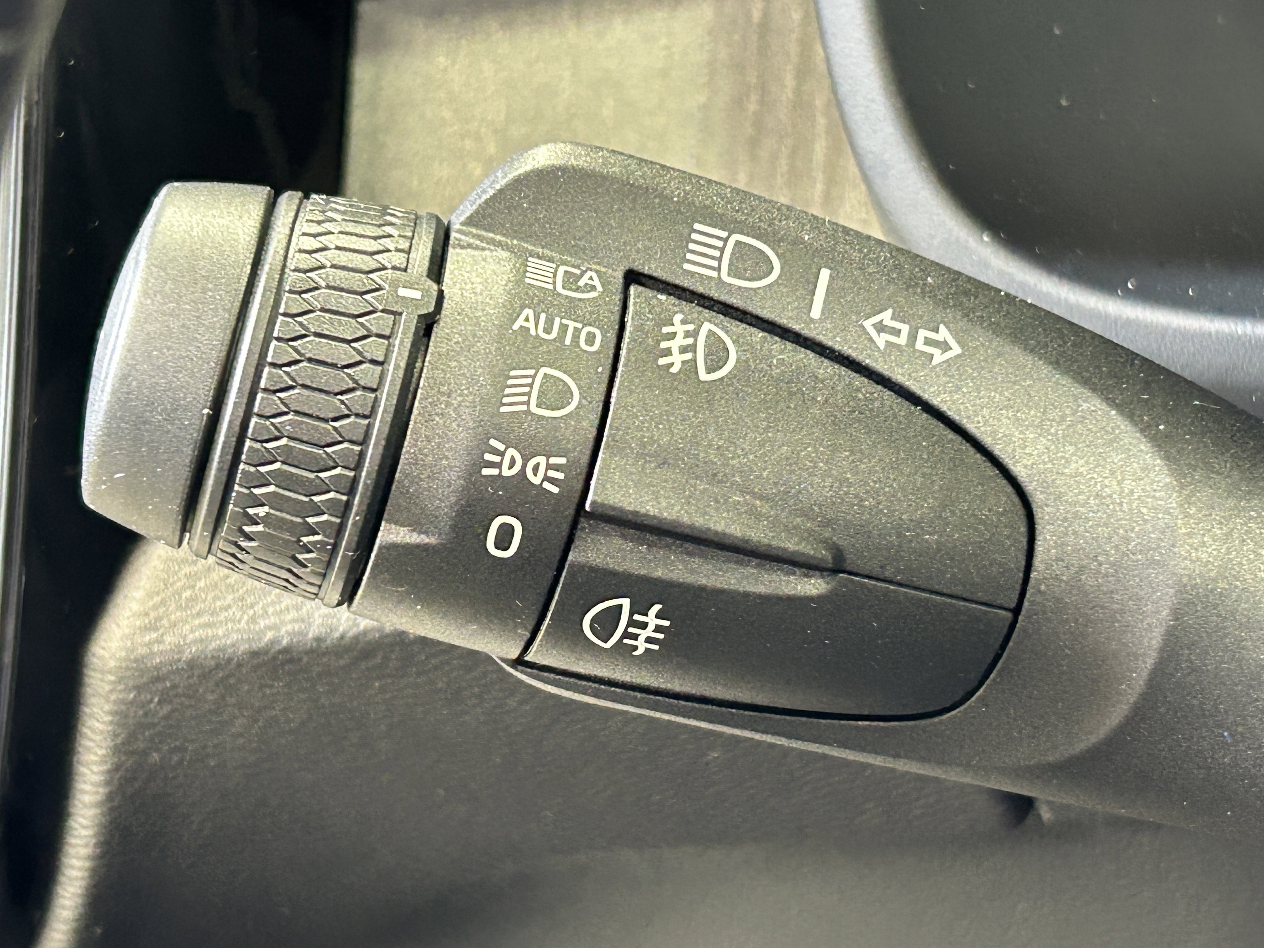 Used 2025 Volvo XC40 B5 Ultra w/ Climate Package image 26