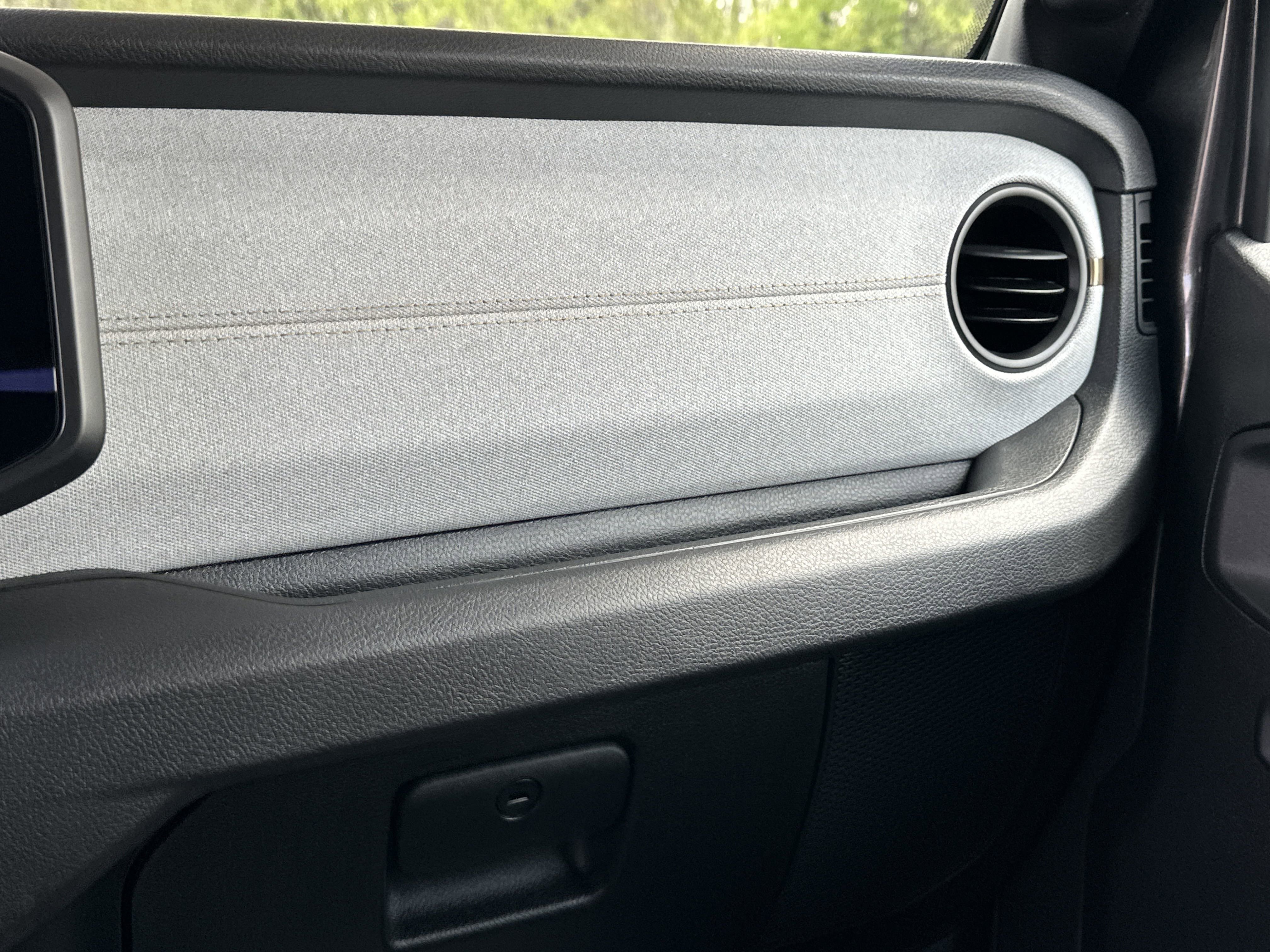 New 2025 Jeep Gladiator Sport image 9