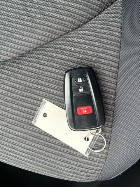 Used 2021 Toyota Highlander LE image 30