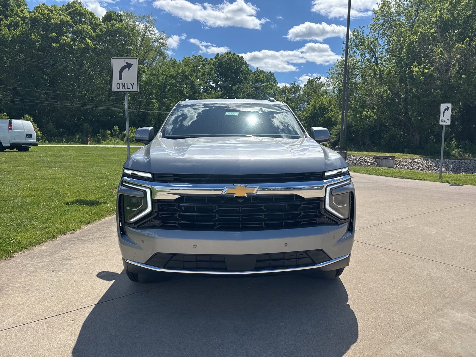New 2026 Chevrolet Suburban LS AWD/4WD image 2