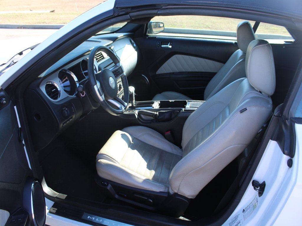 Used 2012 Ford Mustang Premium image 4