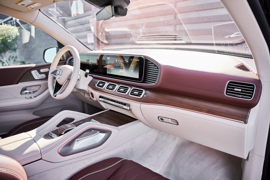 Used 2026 Mercedes-Benz Maybach GLS 600 4MATIC image 40