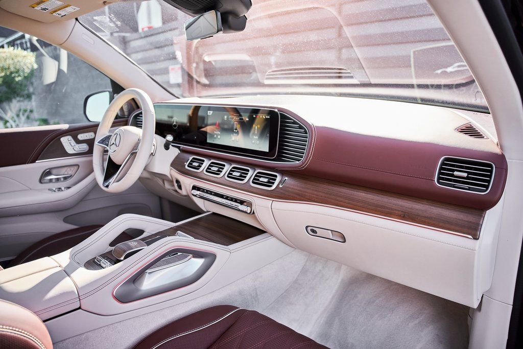 Used 2026 Mercedes-Benz Maybach GLS 600 4MATIC image 40