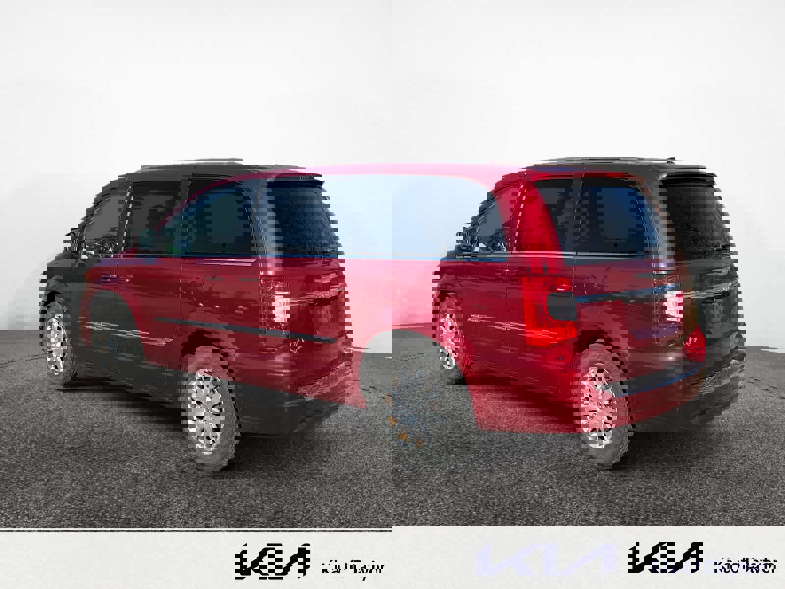 Used 2013 Chrysler Town & Country Touring image 3