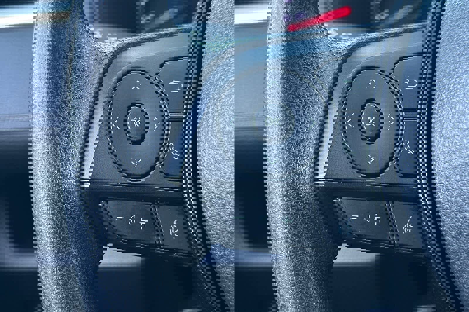 Used 2022 Toyota RAV4 LE image 29