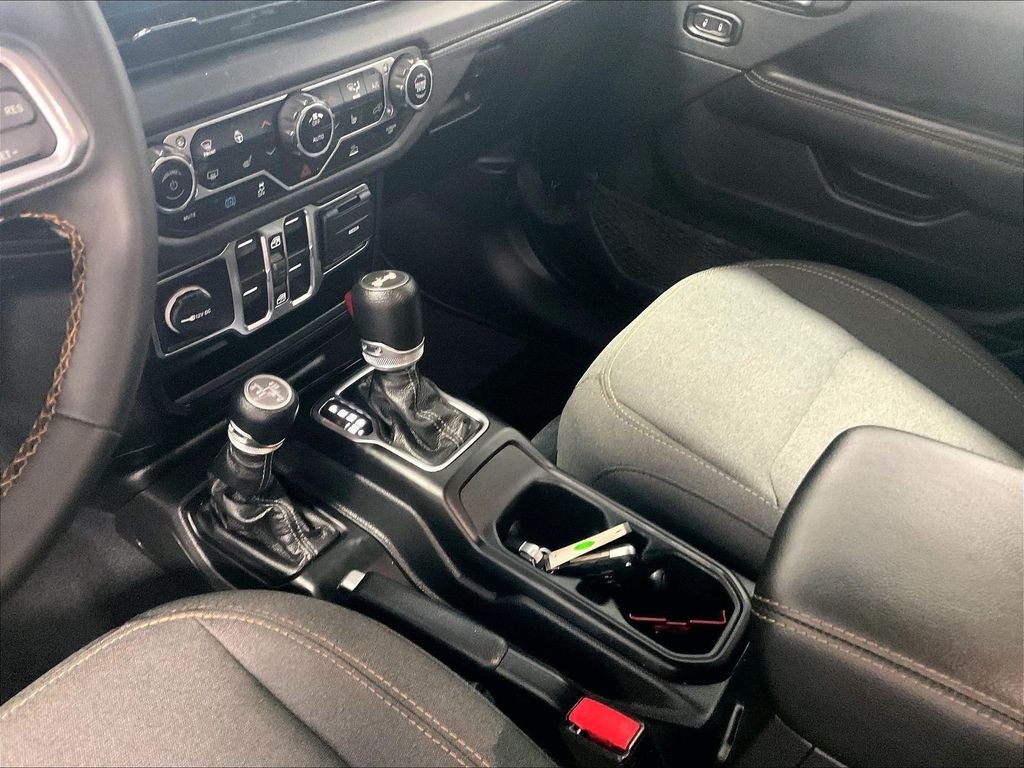 Used 2024 Jeep Wrangler Unlimited Sahara AWD/4WD image 20