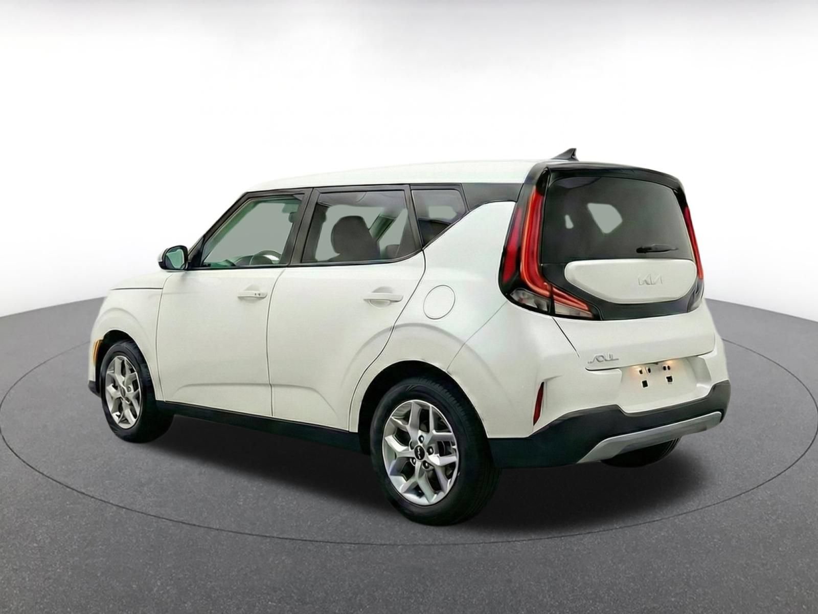 Used 2025 Kia Soul LX w/ LX Technology Package FWD image 7