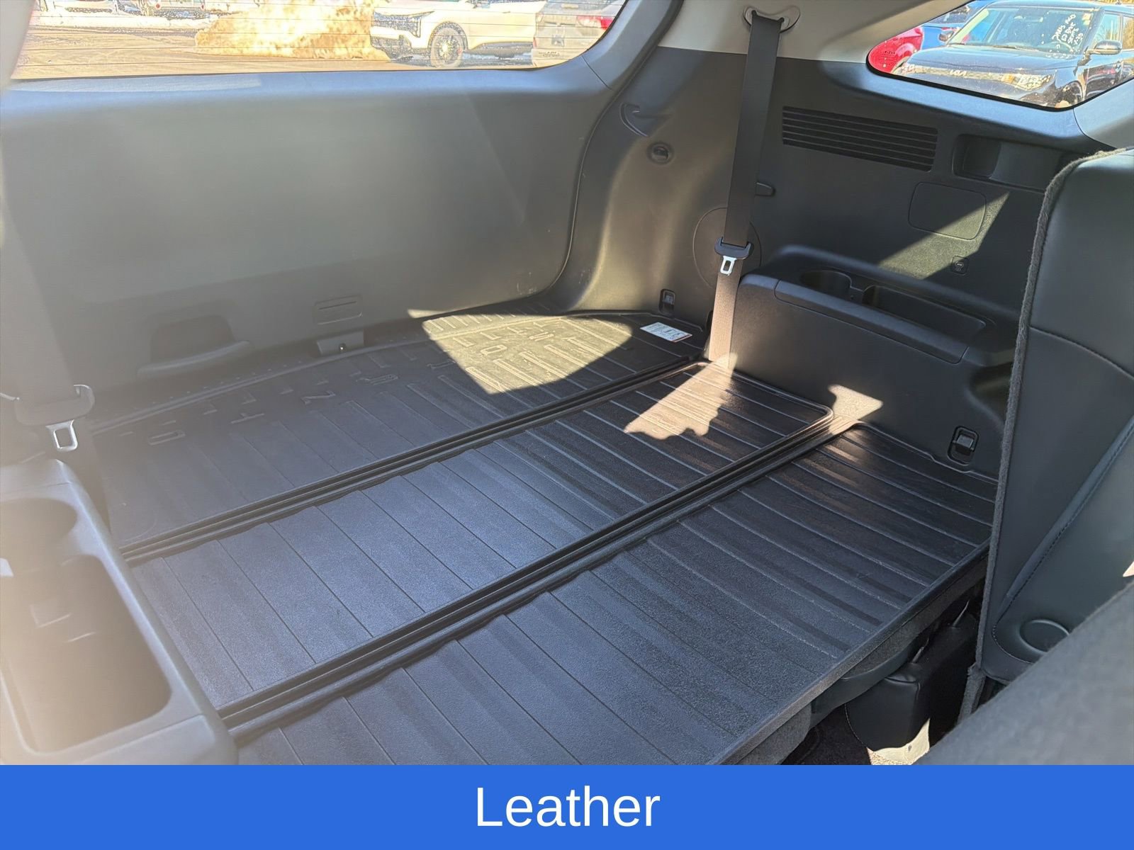 Used 2025 Kia Sorento EX w/ EX Panoramic Sunroof Package image 18