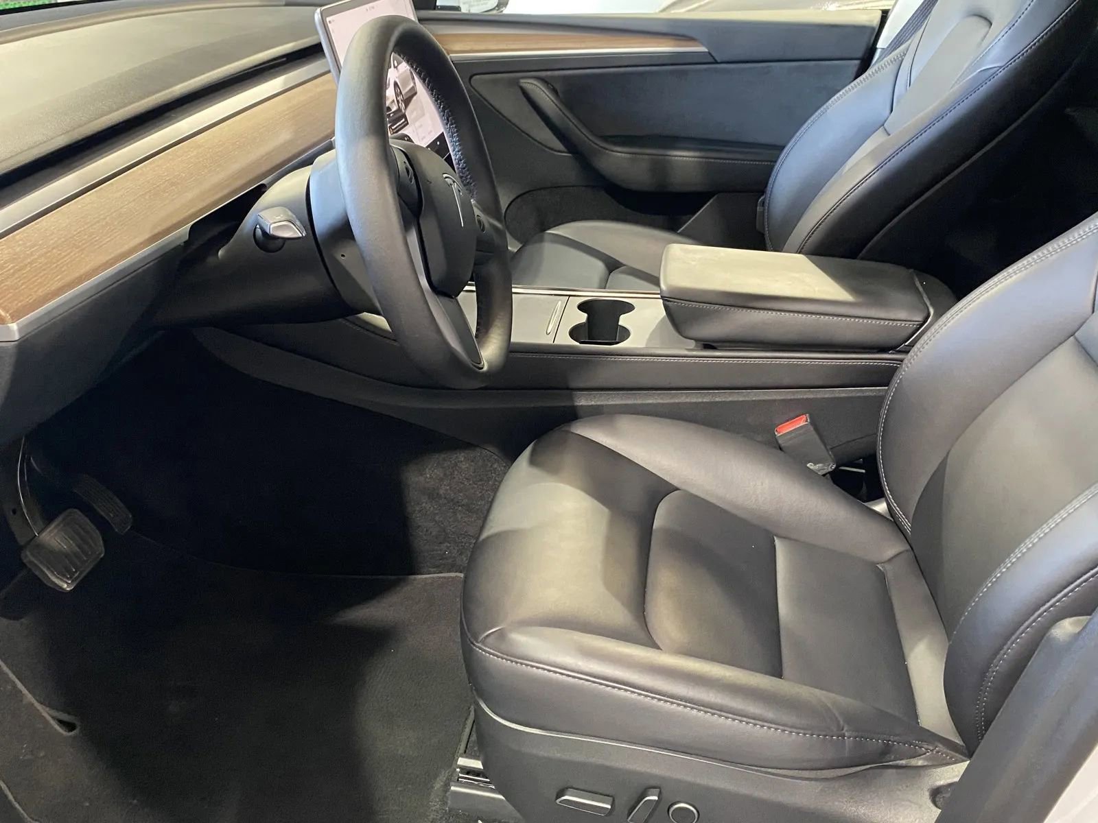 Used 2023 Tesla Model Y 2WD image 10