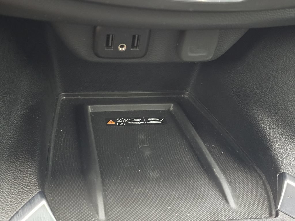 Used 2023 Chevrolet Traverse LT FWD image 20
