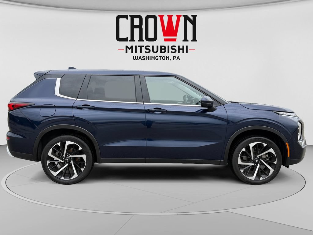 Used 2024 Mitsubishi Outlander SE AWD/4WD image 2