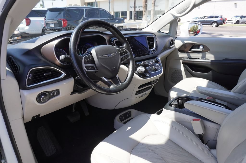 Used 2019 Chrysler Pacifica Touring-L Plus FWD image 17