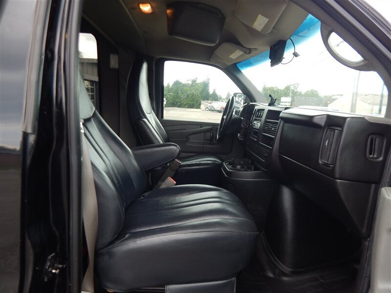 Used 2010 Chevrolet Express 3500 Extended RWD image 18