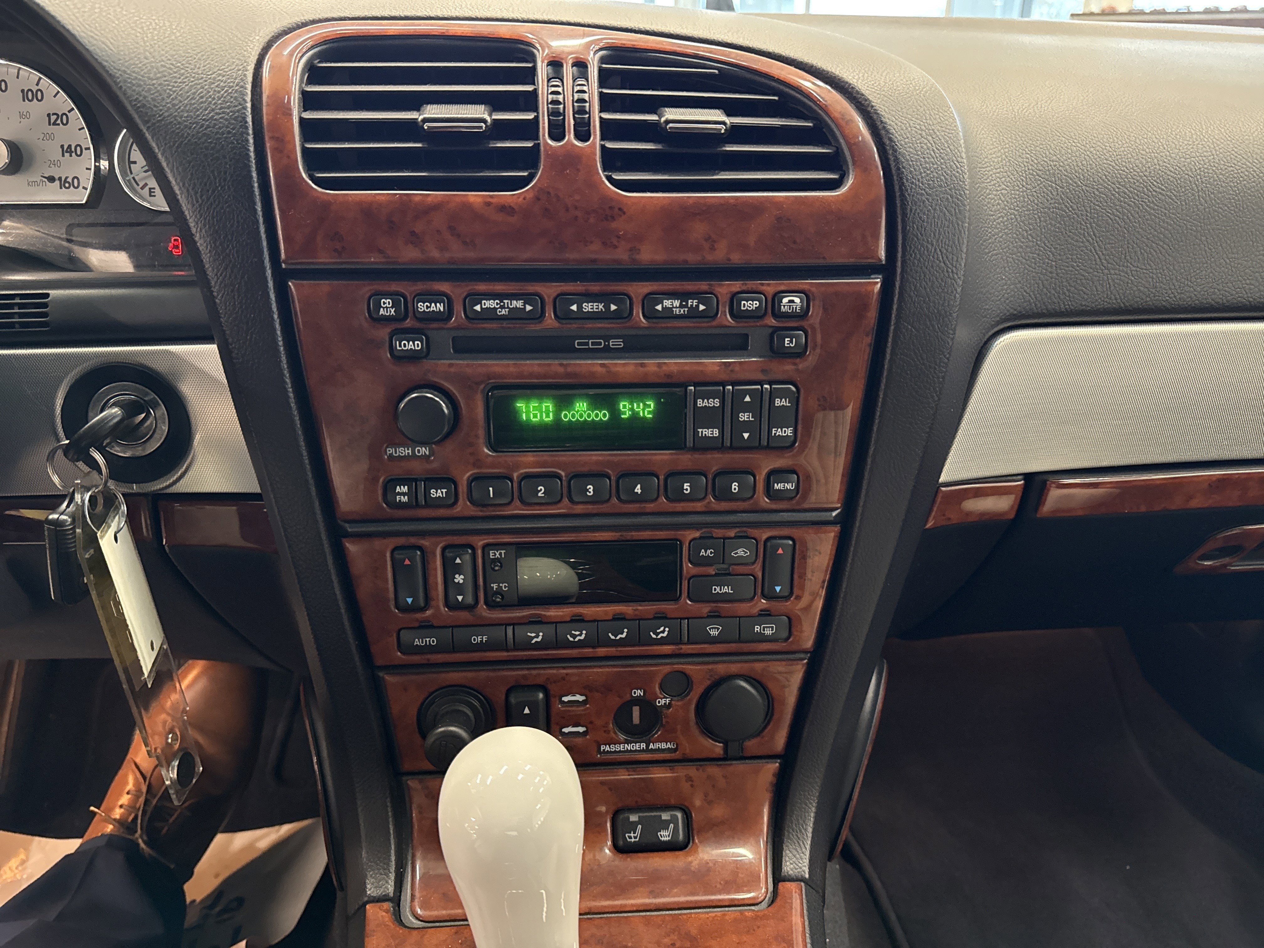 Used 2005 Ford Thunderbird image 19