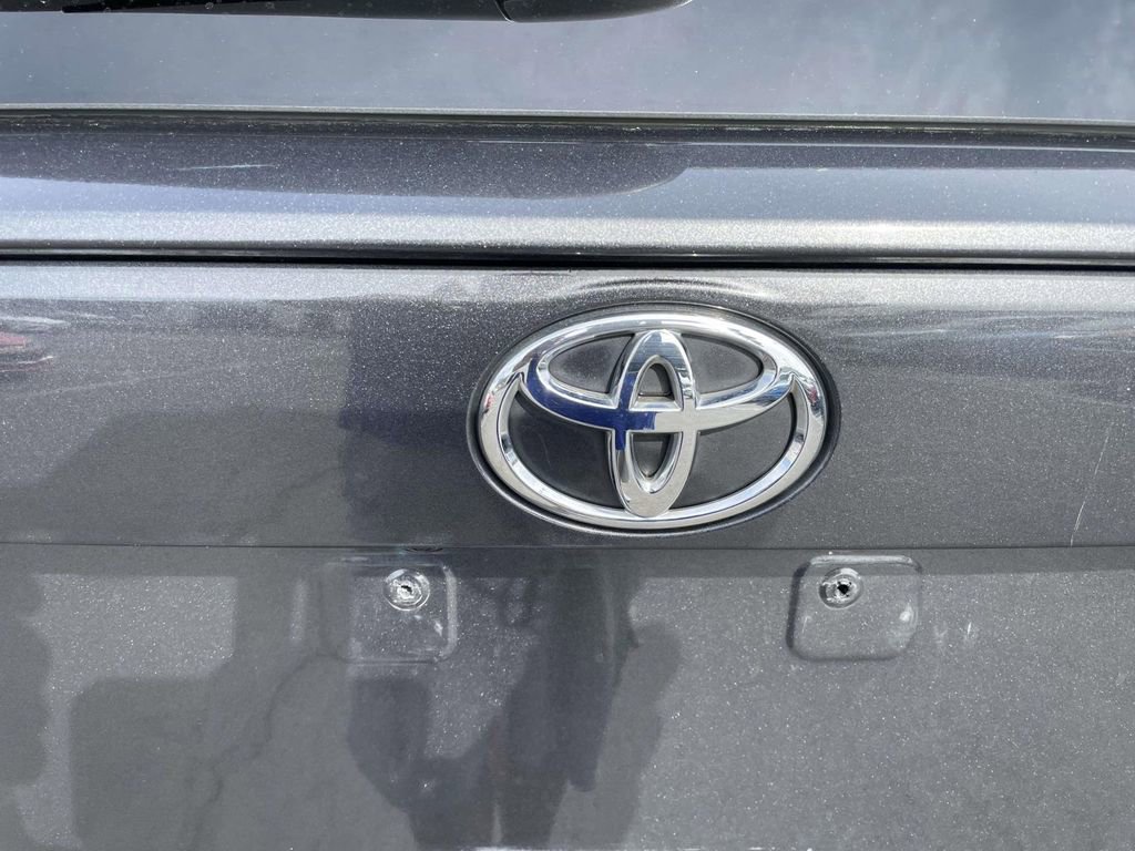 Used 2020 Toyota RAV4 XLE image 26