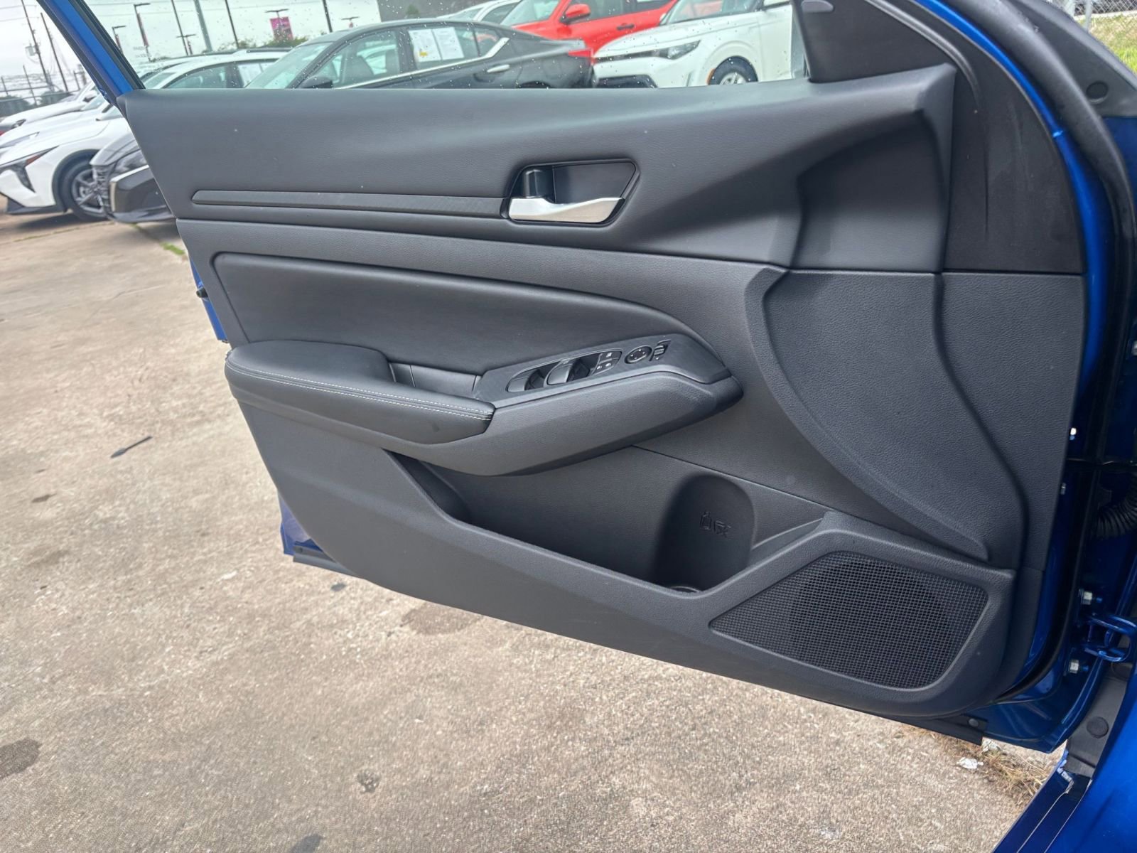 Used 2025 Nissan Altima 2.5 SV FWD image 18