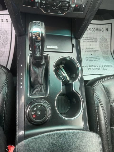 Used 2017 Ford Explorer XLT w/ Equipment Group 202A AWD/4WD image 21