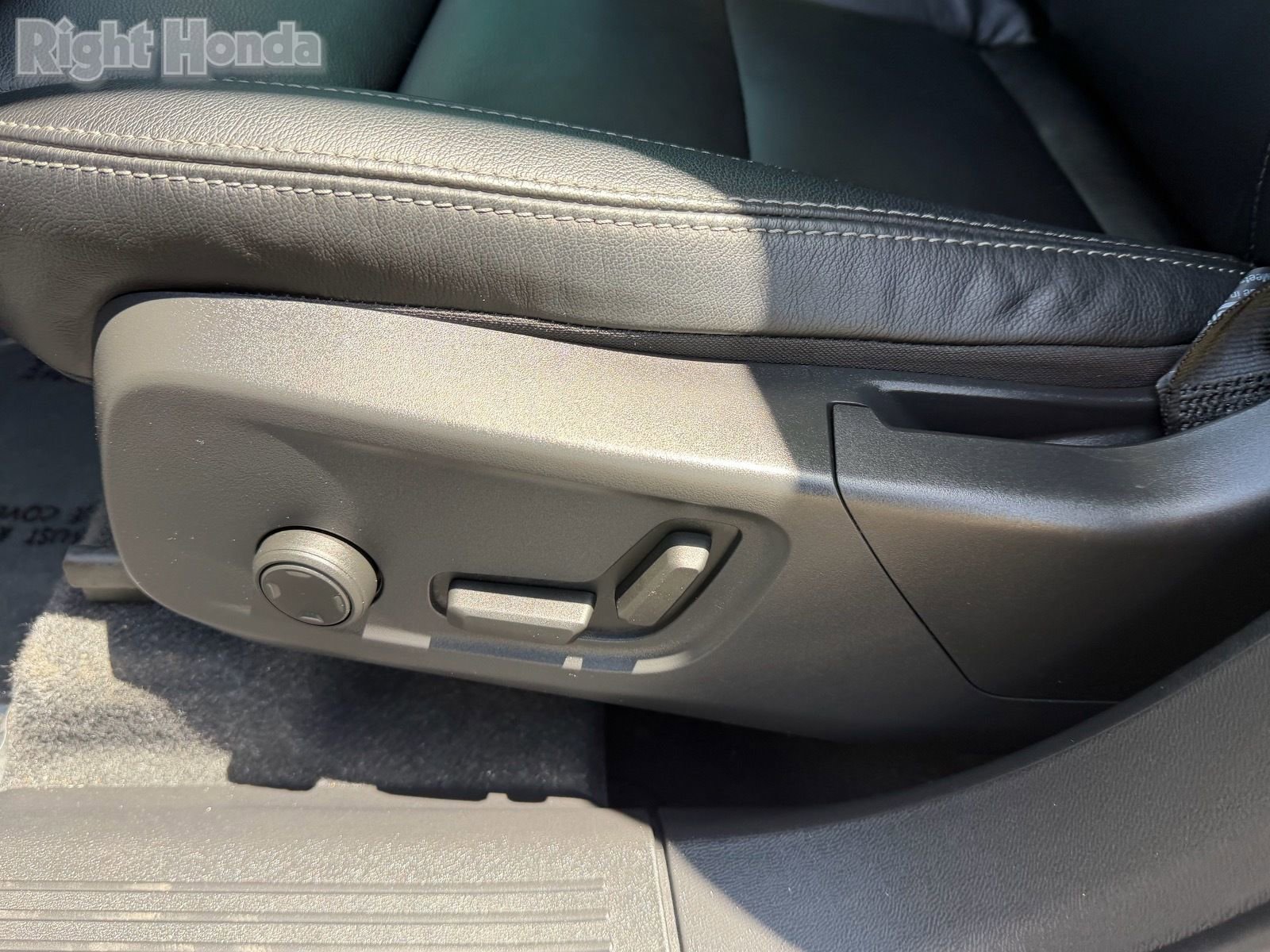 Used 2023 Volvo XC40 B5 Ultimate w/ Protection Package Premier AWD/4WD image 24