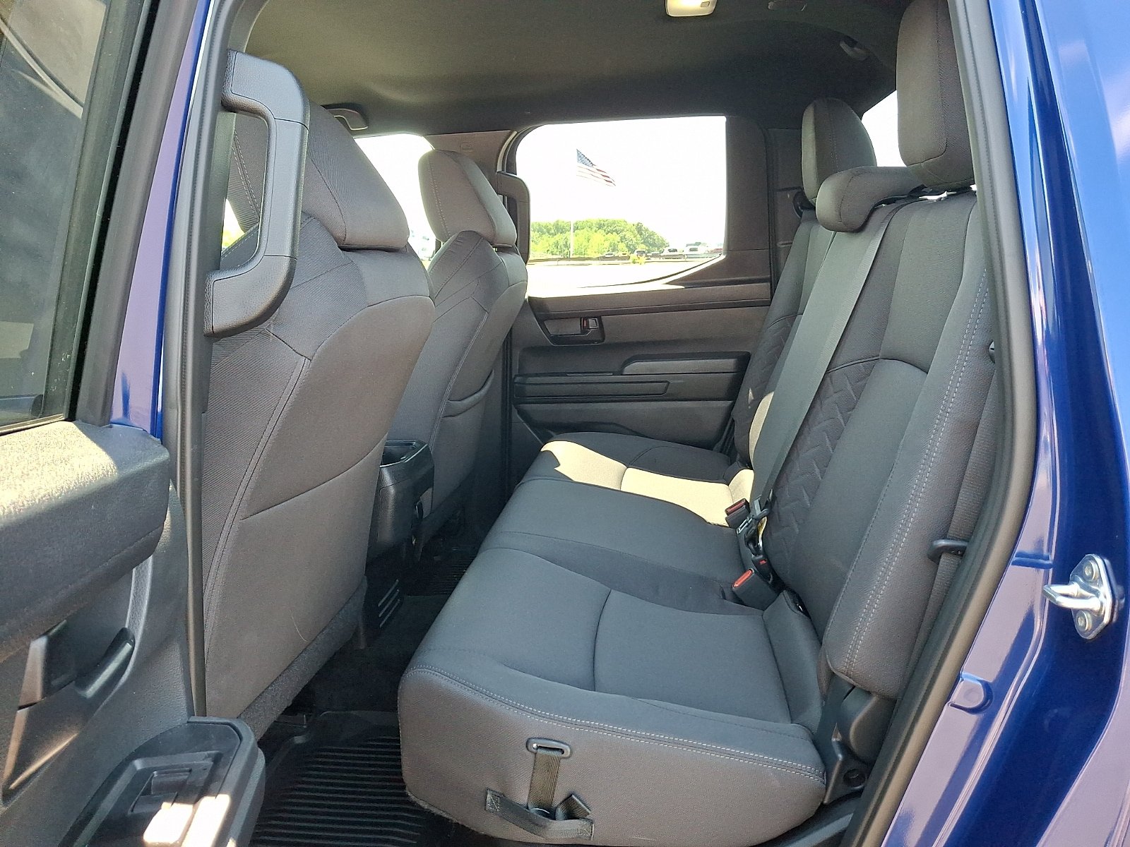 Used 2025 Toyota Tacoma SR5 AWD/4WD image 10