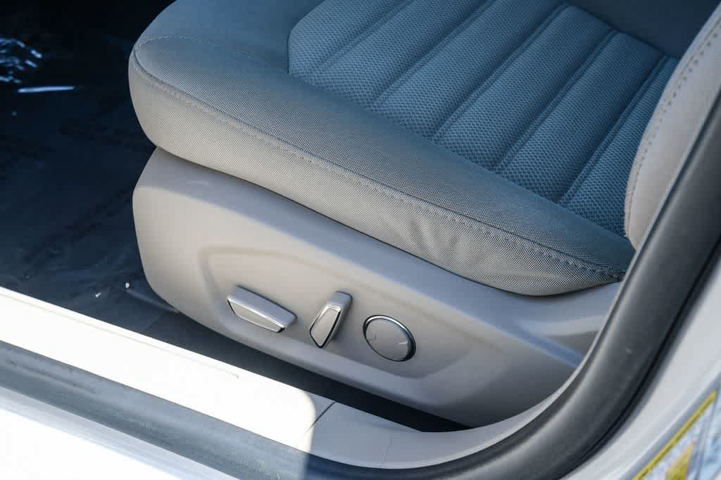 Used 2019 Ford Fusion SE FWD image 25