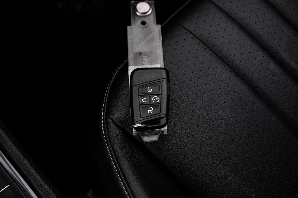 Used 2022 Volkswagen Tiguan SE image 64