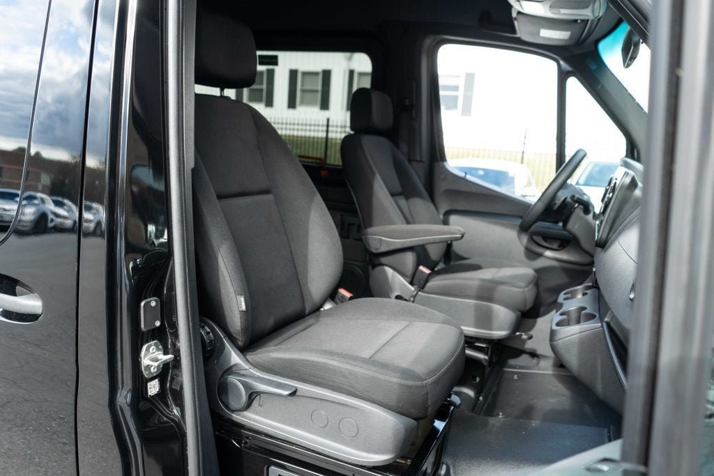 Used 2024 Mercedes-Benz Sprinter 2500 image 9