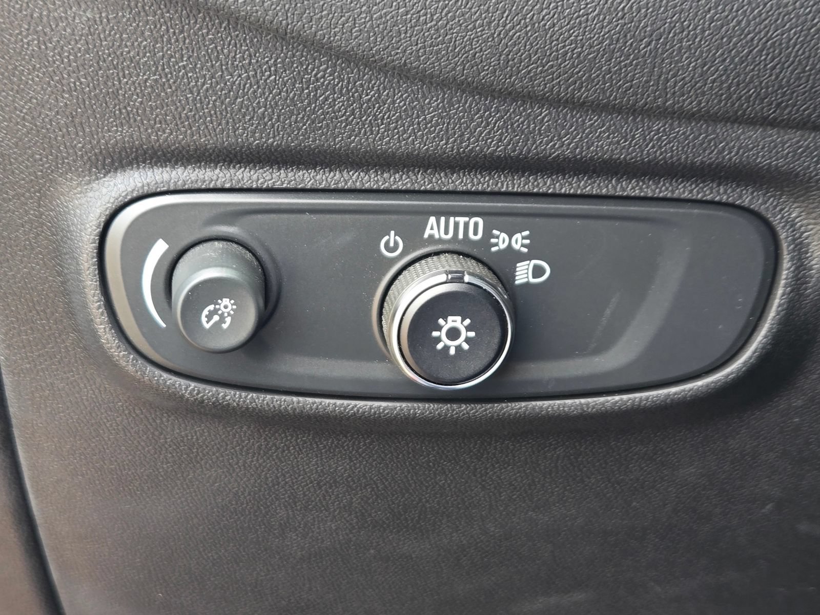 Used 2024 Chevrolet Equinox LT w/ LPO, Floor Liner Package FWD image 21
