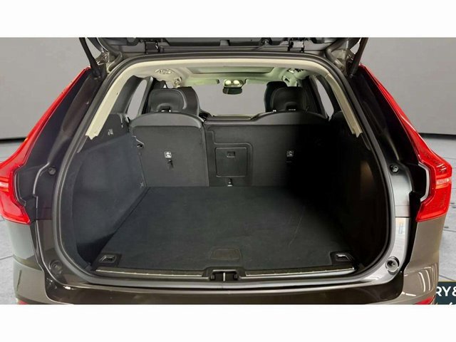 Used 2025 Volvo XC60 B5 Plus image 18