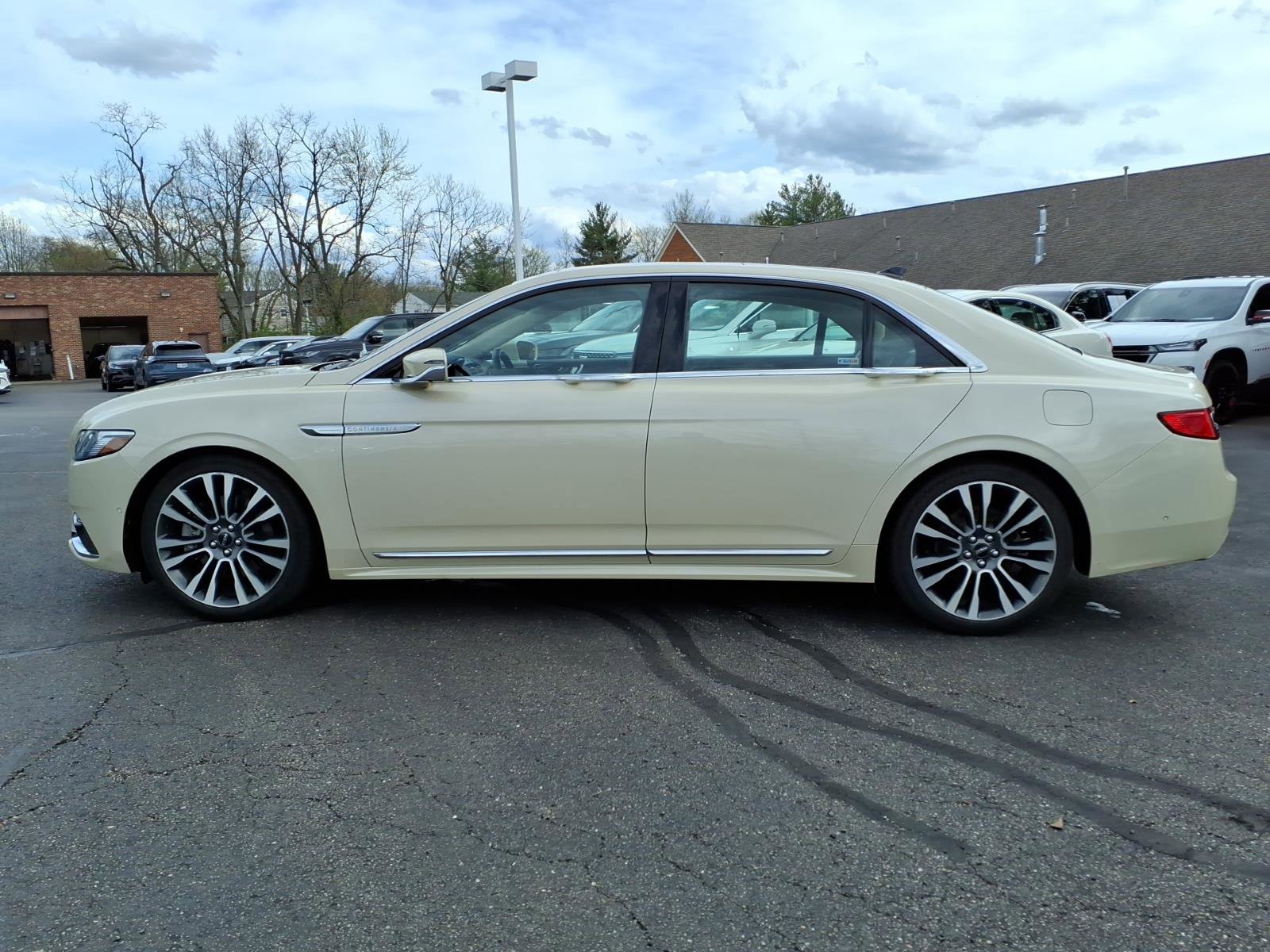 Used 2018 Lincoln Continental Reserve image 4