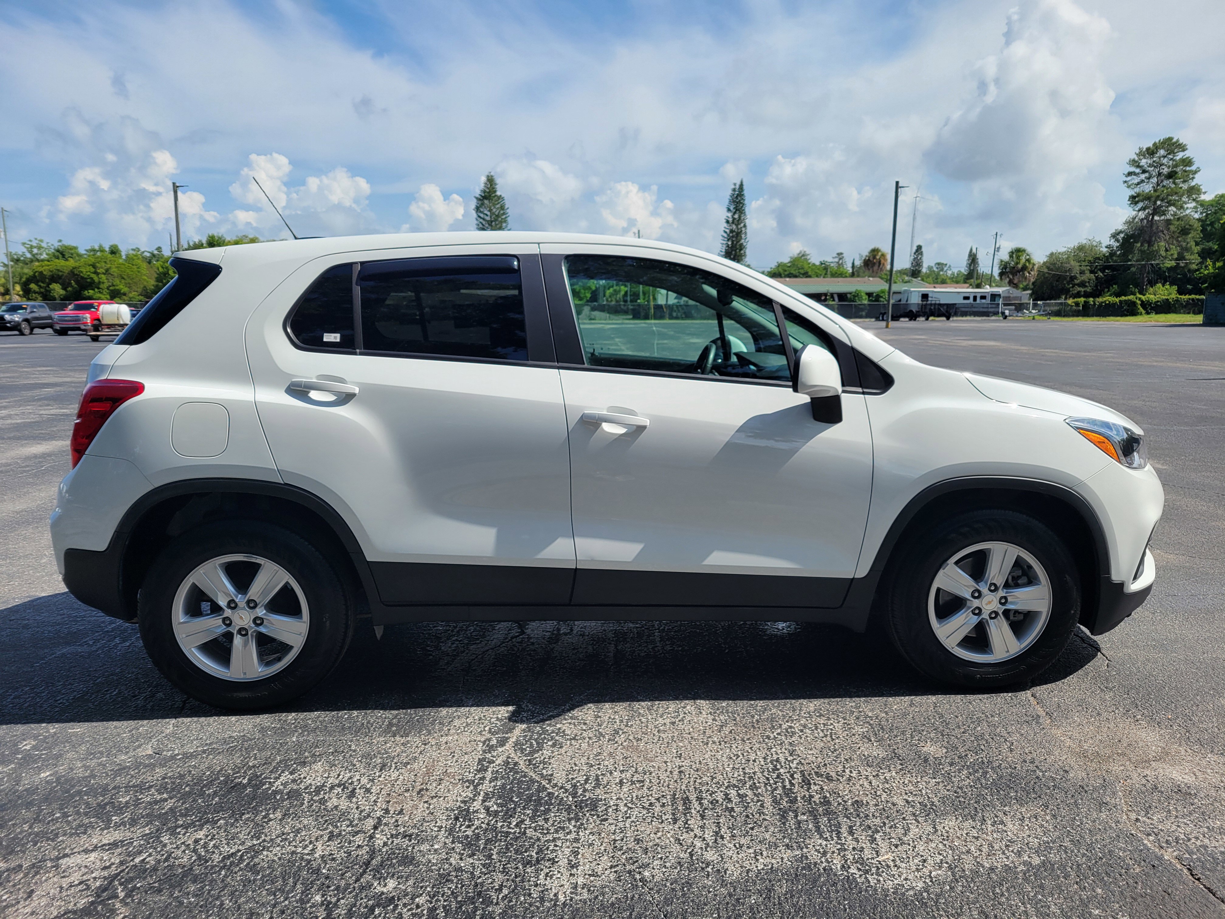 Certified 2022 Chevrolet Trax LS w/ Tint and Cruise Package FWD image 4