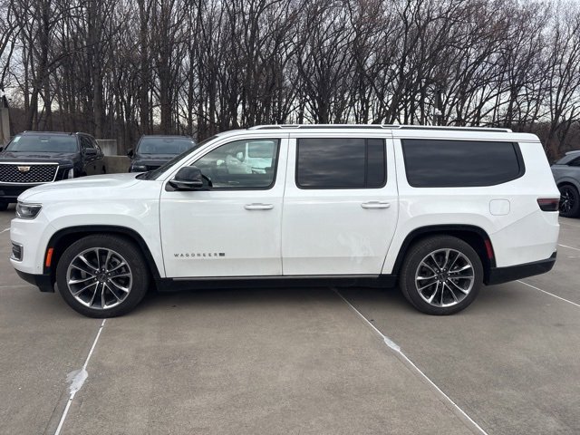 Used 2024 Jeep Wagoneer L Series III w/ Premium Group I image 2