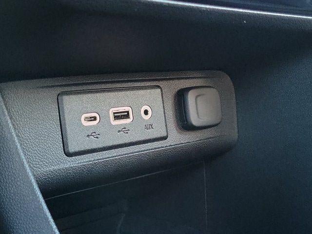 Used 2023 Buick Encore GX Select w/ Sport Touring Package FWD image 28
