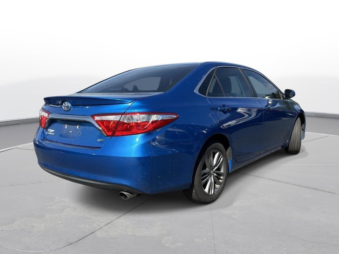 Used 2017 Toyota Camry SE image 6