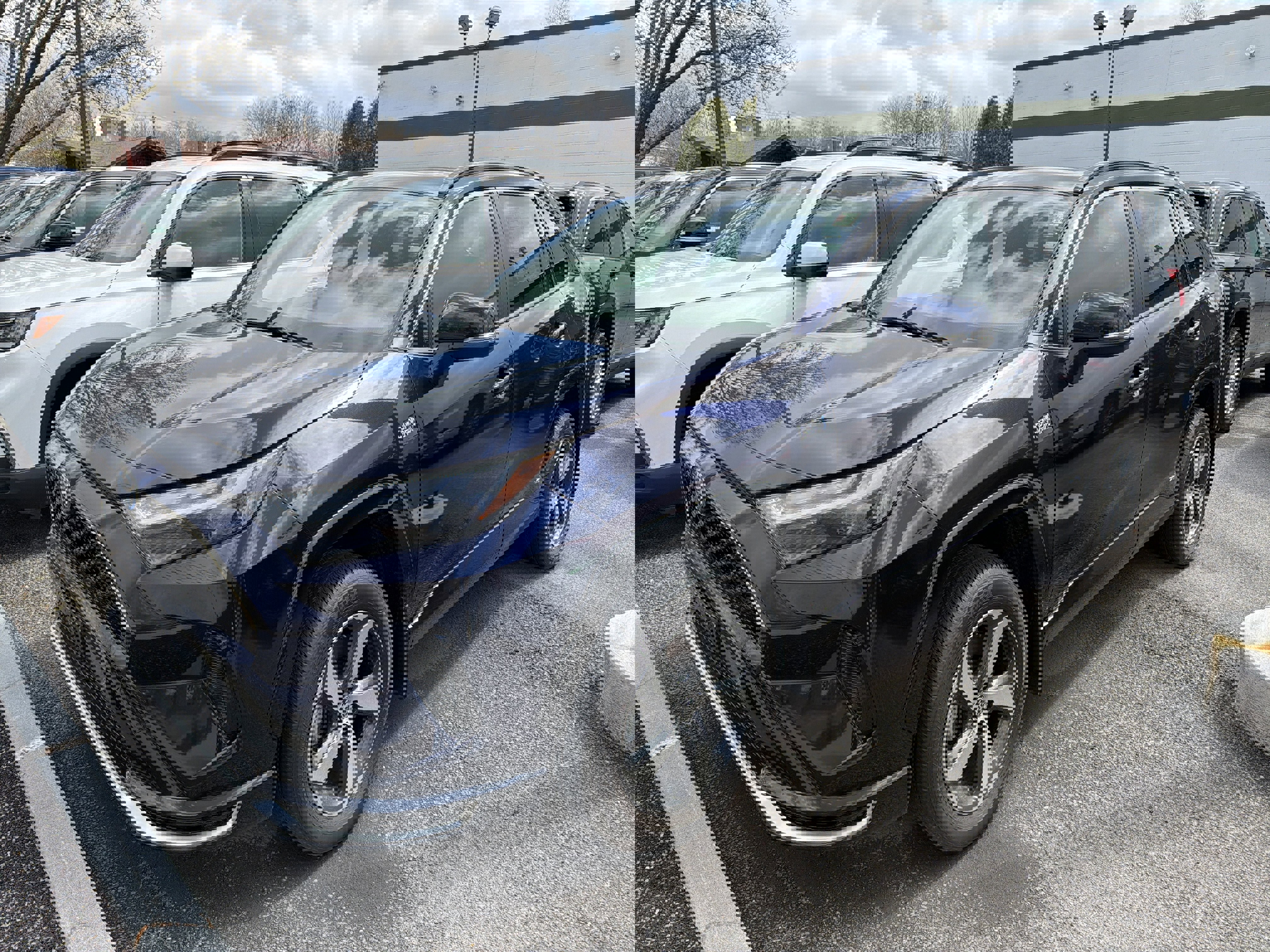 Used 2024 Toyota RAV4 SE w/ Weather & Moonroof Package image 4