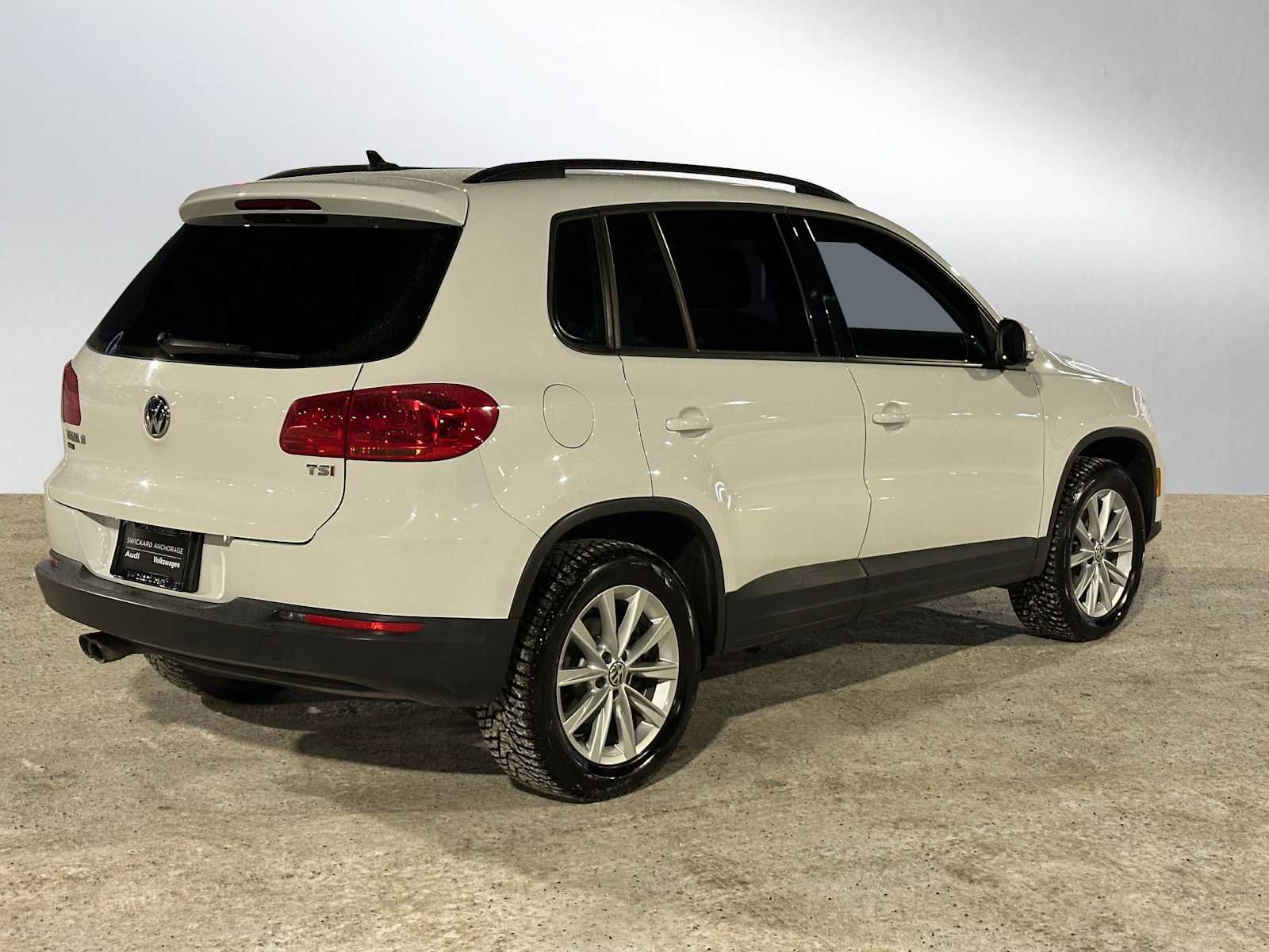 Used 2017 Volkswagen Tiguan S image 3