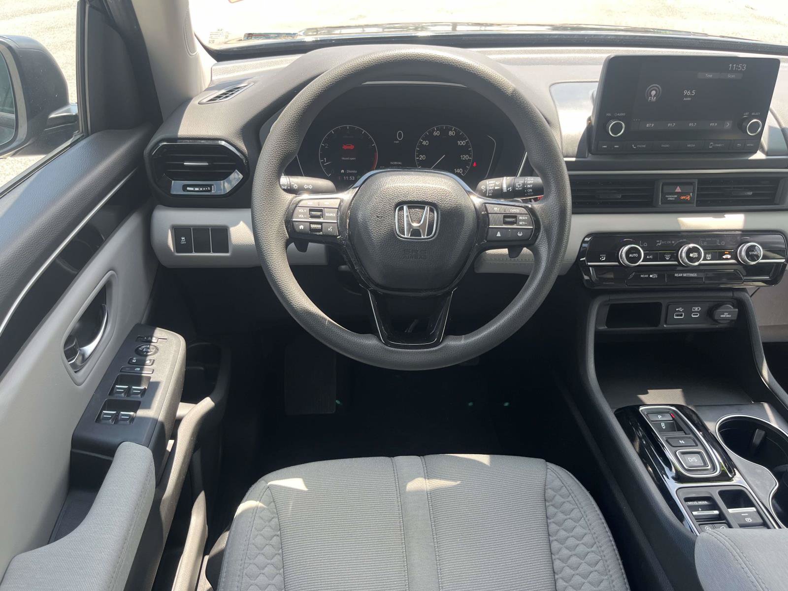 Used 2023 Honda Pilot LX image 12