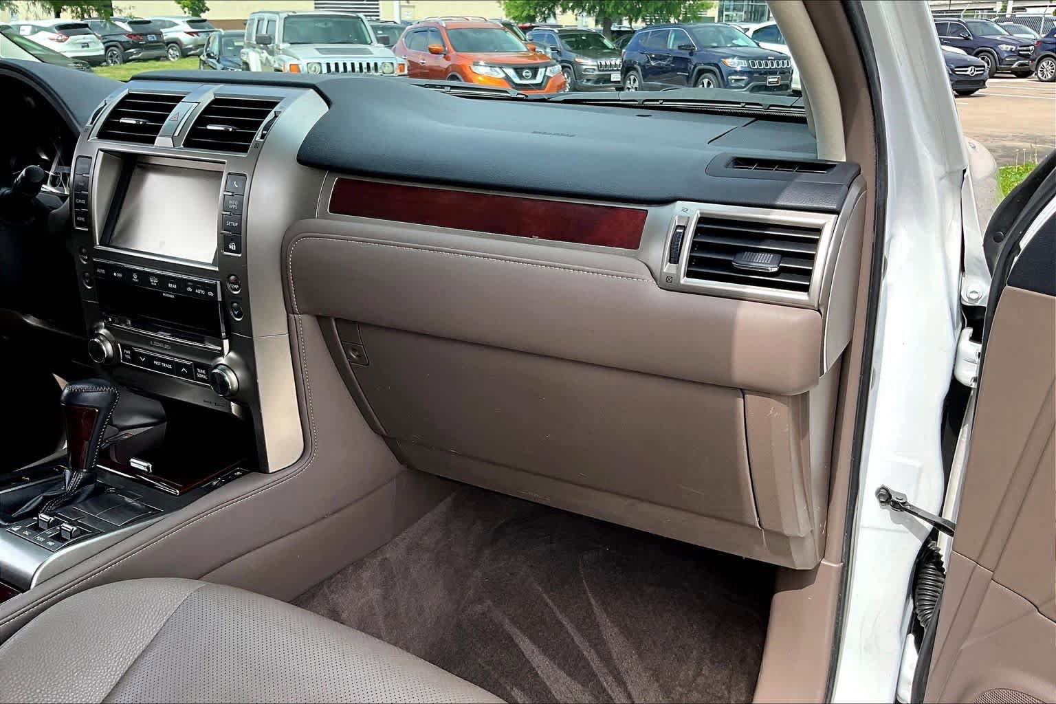 Used 2016 Lexus GX 460 w/ Premium Package AWD/4WD image 16