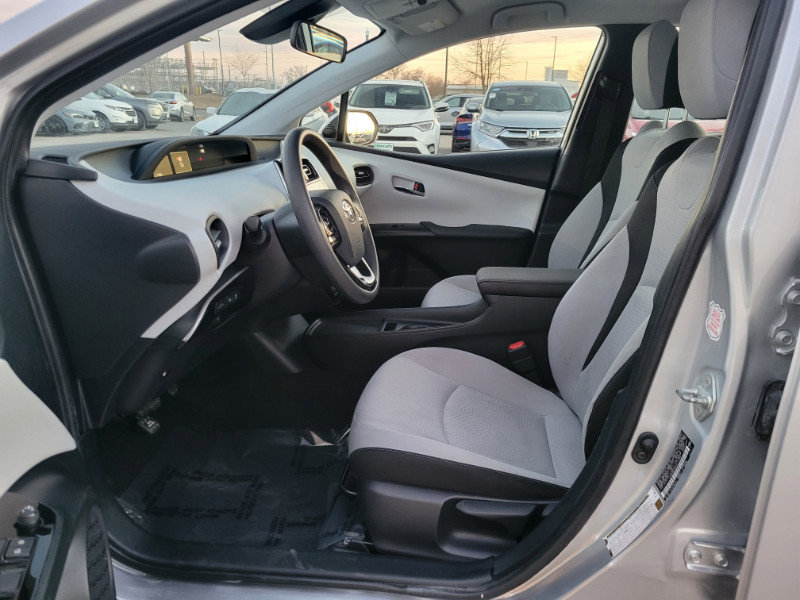 Used 2022 Toyota Prius LE FWD image 13