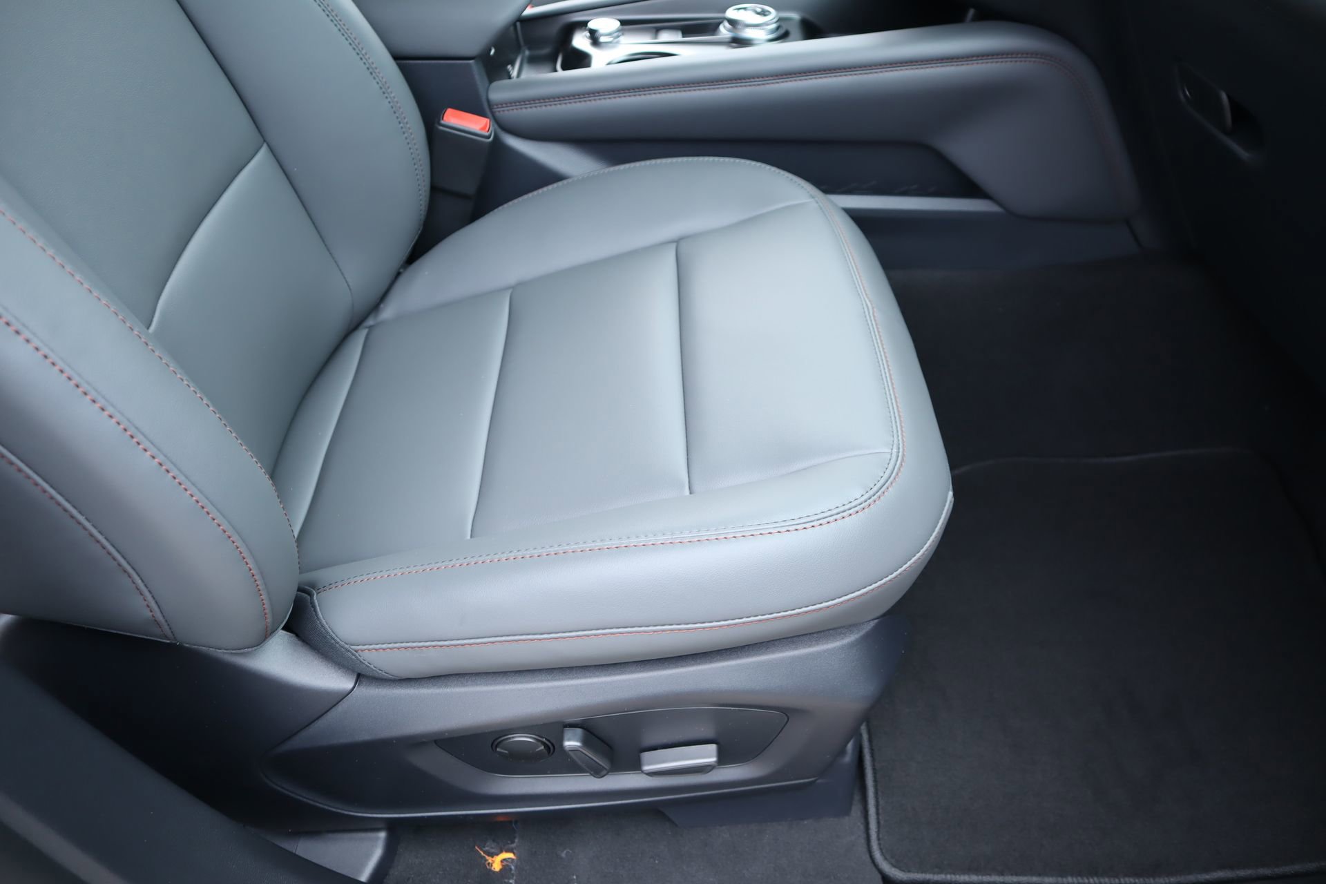 New 2026 Ford Explorer Active RWD image 15