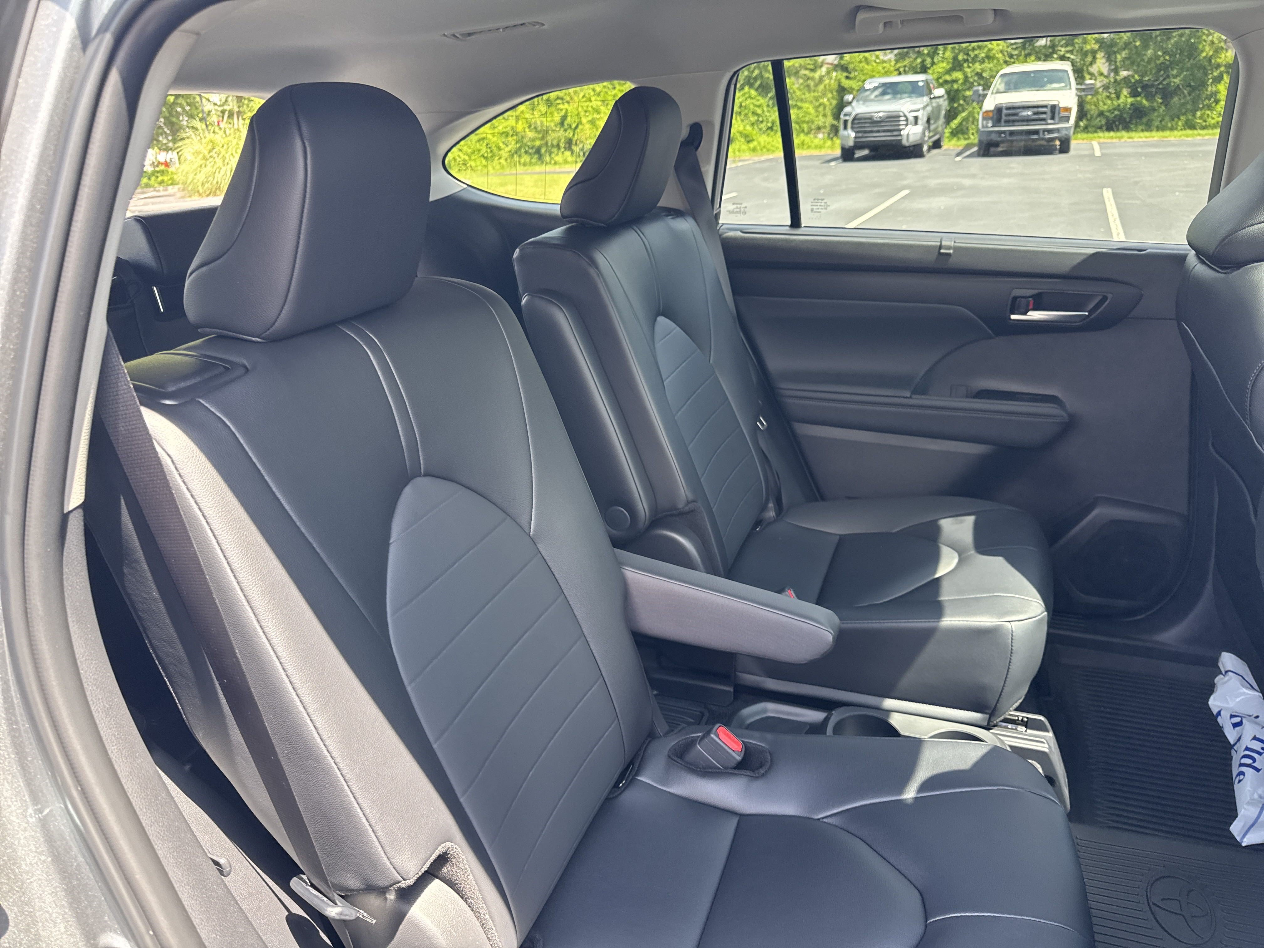 New 2025 Toyota Highlander XLE FWD image 29